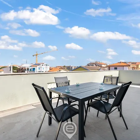 Estay - Panades Haven - Aircon - Wifi - Terrace Apartment