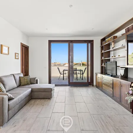 Estay - Panades Haven - Aircon - Wifi - Terrace Apartment